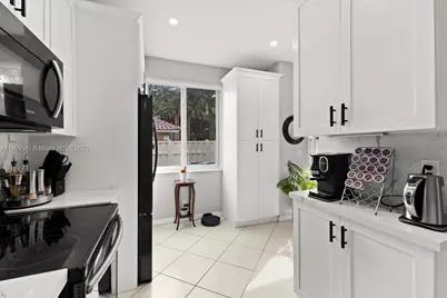 4086 NW 92nd Ave, Sunrise, FL 33351 - Photo 10