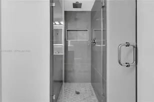 4709 NW 7th St, Miami, FL 33126 - Photo 36