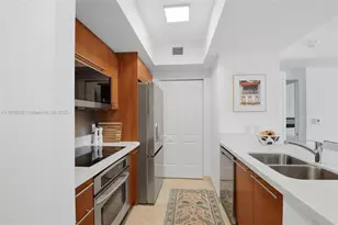 110 Washington Ave, Miami Beach, FL 33139 - Photo 8
