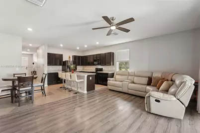508 Glenn Cross Dr, Other City - In The State Of Florida, FL 33570 - Photo 6