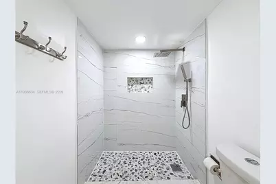 17600 NW 68th Ave #B2004, Hialeah, FL 33015 - Photo 6