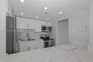 20301 W Country Club Dr, Aventura, FL 33180 - Photo 2