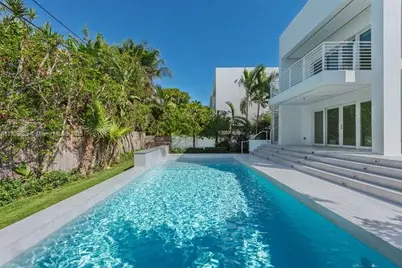 1325 Bay Dr, Miami Beach, FL 33141 - Photo 6
