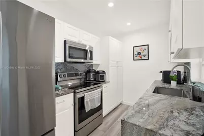 660 E 38th St, Hialeah, FL 33013 - Photo 12