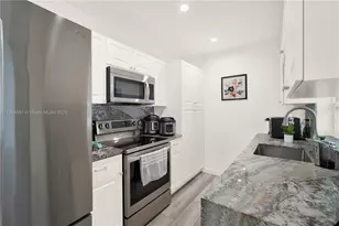 660 E 38th St, Hialeah, FL 33013 - Photo 12