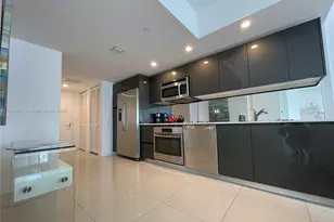 31 SE 6th St, Miami, FL 33131 - Photo 2