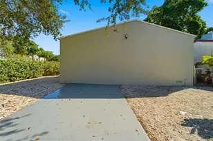 570 NW 49th St, Miami, FL 33127 - Photo 16