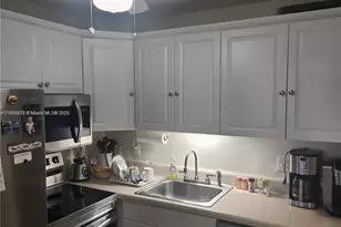 2114 E Cambridge E, Deerfield Beach, FL 33442 - Photo 10