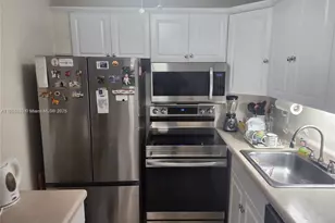 2114 E Cambridge E, Deerfield Beach, FL 33442 - Photo 8