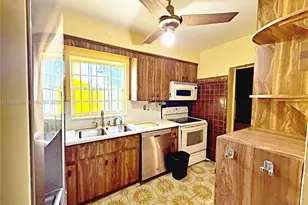 880 E 28th St, Hialeah, FL 33013 - Photo 4