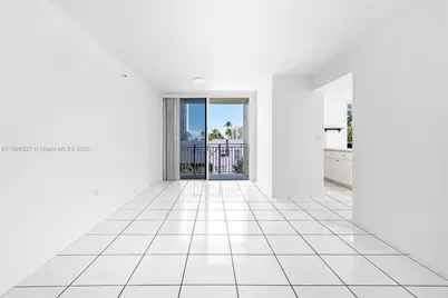 2642 Collins Ave #307, Miami Beach, FL 33140 - Photo 2