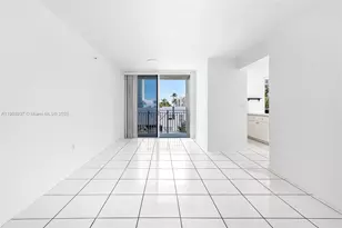 2642 Collins Ave, Miami Beach, FL 33140 - Photo 2