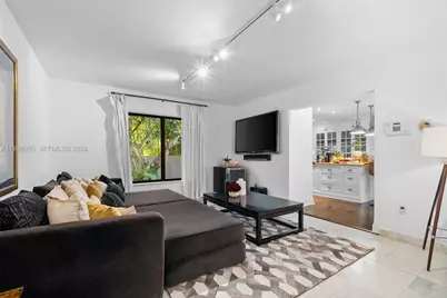 575 Hibiscus Ln, Miami, FL 33137 - Photo 12