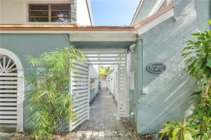 517 NE 38th St, Miami, FL 33137 - Photo 14