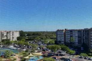 1100 St Charles Pl, Pembroke Pines, FL 33026 - Photo 22