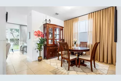 4445 NW 48th Ter, Tamarac, FL 33319 - Photo 6