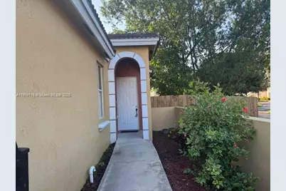 2288 NE 42nd Ave, Homestead, FL 33033 - Photo 4
