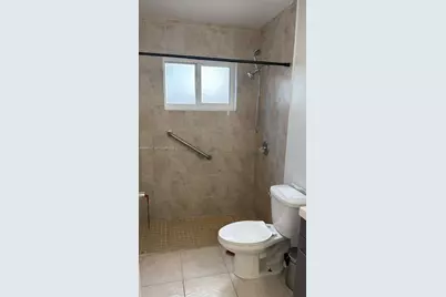 17902 NW 81st Ct, Hialeah, FL 33015 - Photo 16