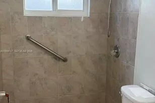 17902 NW 81st Ct, Hialeah, FL 33015 - Photo 16