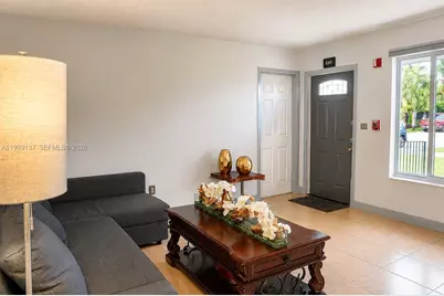 17902 NW 81st Ct, Hialeah, FL 33015 - Photo 6