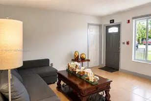 17902 NW 81st Ct, Hialeah, FL 33015 - Photo 6