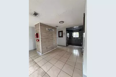 17902 NW 81st Ct, Hialeah, FL 33015 - Photo 4