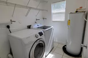 35 SW 7th St, Hallandale Beach, FL 33009 - Photo 10