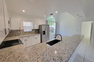 35 SW 7th St, Hallandale Beach, FL 33009 - Photo 16