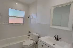 35 SW 7th St, Hallandale Beach, FL 33009 - Photo 12