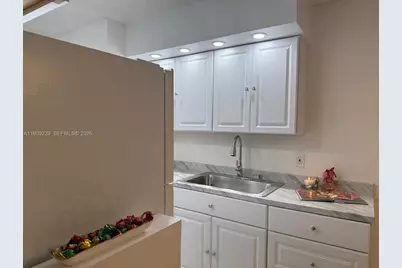 523 Trace Cir #105, Deerfield Beach, FL 33441 - Photo 2