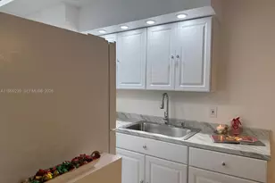 523 Trace Cir, Deerfield Beach, FL 33441 - Photo 2