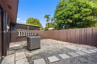 2331 Dogwood Ct, Pembroke Pines, FL 33026 - Photo 48