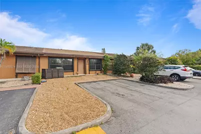 2331 Dogwood Ct #2331, Pembroke Pines, FL 33026 - Photo 2