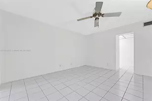 330 SE 2nd St, Hallandale Beach, FL 33009 - Photo 12