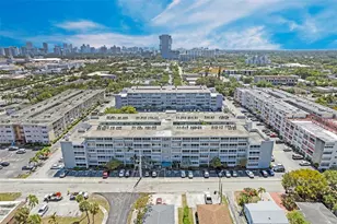 330 SE 2nd St, Hallandale Beach, FL 33009 - Photo 34