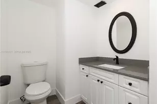 1075 NE Miami Gardens Dr, Miami, FL 33179 - Photo 10