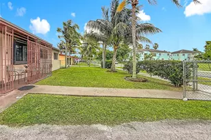 748 NW 2nd St, Florida City, FL 33034 - Photo 4