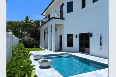 371 E Lakewood Rd, West Palm Beach, FL 33405 - Photo 16