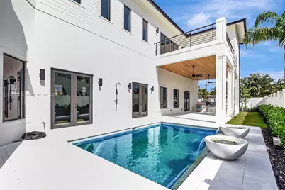 371 E Lakewood Rd, West Palm Beach, FL 33405 - Photo 18