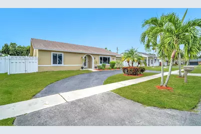 911 NW 135th Way, Sunrise, FL 33325 - Photo 4