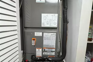 8411 NW 8th St, Miami, FL 33126 - Photo 10