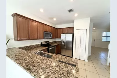 8875 NW 102nd Pl, Doral, FL 33178 - Photo 6