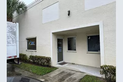 352 Tall Pines Rd #I, West Palm Beach, FL 33413 - Photo 1