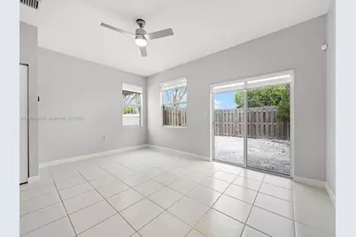 2723 SE 17th St, Homestead, FL 33035 - Photo 12