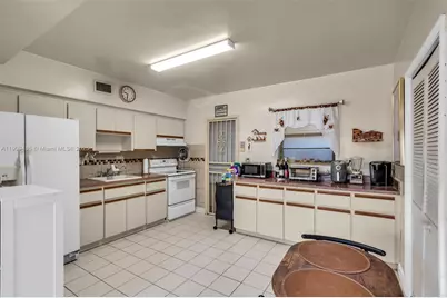 5834 SW 4th St, Miami, FL 33144 - Photo 10