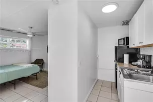 2972 NW 15th St, Miami, FL 33125 - Photo 2
