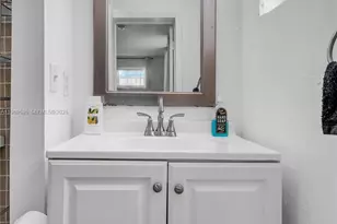 2972 NW 15th St, Miami, FL 33125 - Photo 10