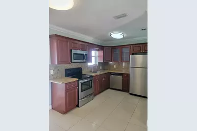 25 E 53rd Ter, Hialeah, FL 33013 - Photo 4