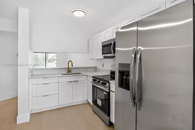 4198 Lakeside Dr #4198, Tamarac, FL 33319 - Photo 6