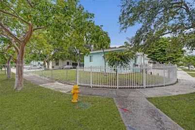 440 NW 38th Ct, Miami, FL 33126 - Photo 36